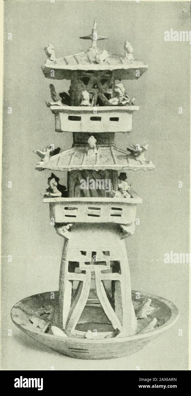 Chinesische Keramik und Porzellan: Ein Bericht über die Kunst des Töpfers in China von primitiven Zeiten bis heute . Ty, Interkurs mit ausländischen Staaten wurde erneuert, und eine Vielzahl von ausländischen Einflüssen muss ins mittlere Königreich vorgedrungen sein, einschließlich der des indischen, persischen, Die Tang-Stücke fangen erst an, nach Europa zu kommen und geben überraschende Beweise für die Reife, die die Keramikkunst in der Zeit der Dynastie erreicht hat. Die Priorität der Speci-al ens, die ha^p ans Licht kommen, sind Leichenstücke, bis weitere Gräber exhumiert und weiter p Stockfoto