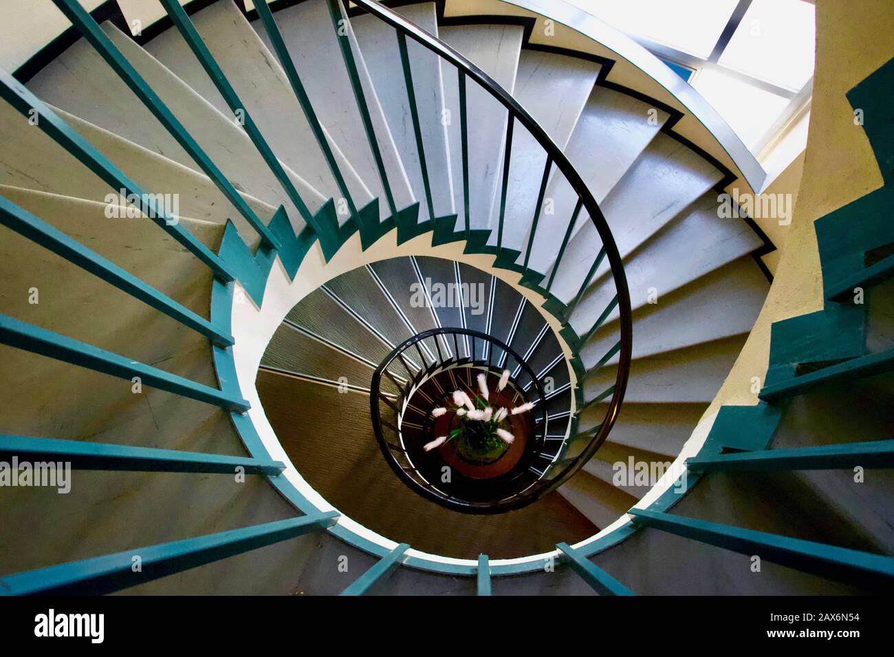 Wendeltreppe, Eurotel Montreux, Montreux, Kanton Waadt, Schweiz. Stockfoto