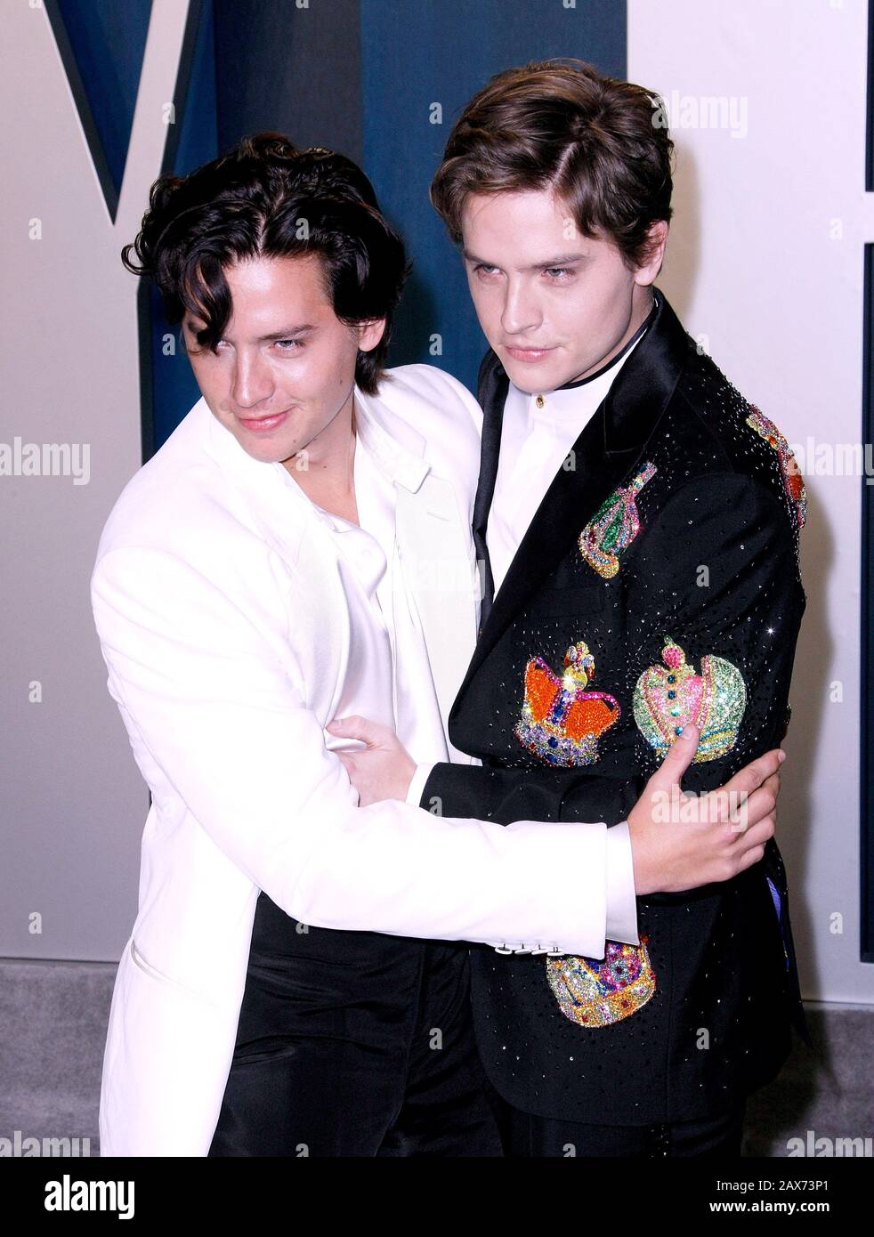 Beverly Hills, USA. Februar 2020. Beverly HILLS, KALIFORNIEN - 9. FEBRUAR: Cole Sprouse, Dylan Sprouse nehmen an der Vanity Fair Oscar Party 2020 im Wallis Annenberg Center for the Performing Arts am 9. Februar 2020 in Beverly Hills, Kalifornien, teilzunehmen. Foto: Crash/imageSPACE Credit: Imagespace/Alamy Live News Stockfoto