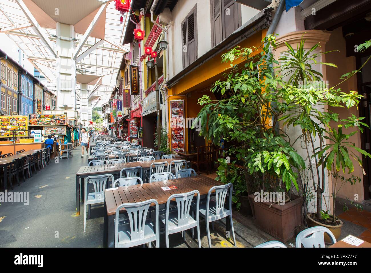 Chinatown Food Street ist ein beliebtes Dining-Erlebnis im Street-Stil, es gibt viele chinesische Restaurants entlang der Shophouses. Singapur. Stockfoto