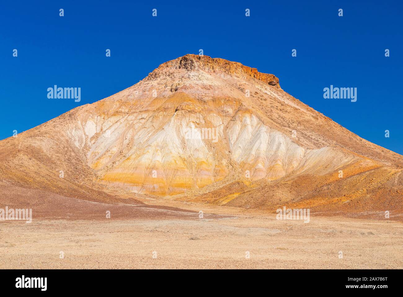 Die Breakaways sind eines der Outback-Juwelen von South Australia. Sie sind eine markante felsige Landschaft mit flachen Mesas. In der Nähe von Coober Pedy. Stockfoto