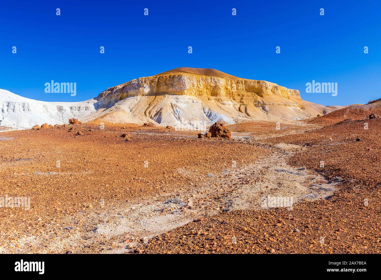 Die Breakaways sind eines der Outback-Juwelen von South Australia. Sie sind eine markante felsige Landschaft mit flachen Mesas. In der Nähe von Coober Pedy. Stockfoto