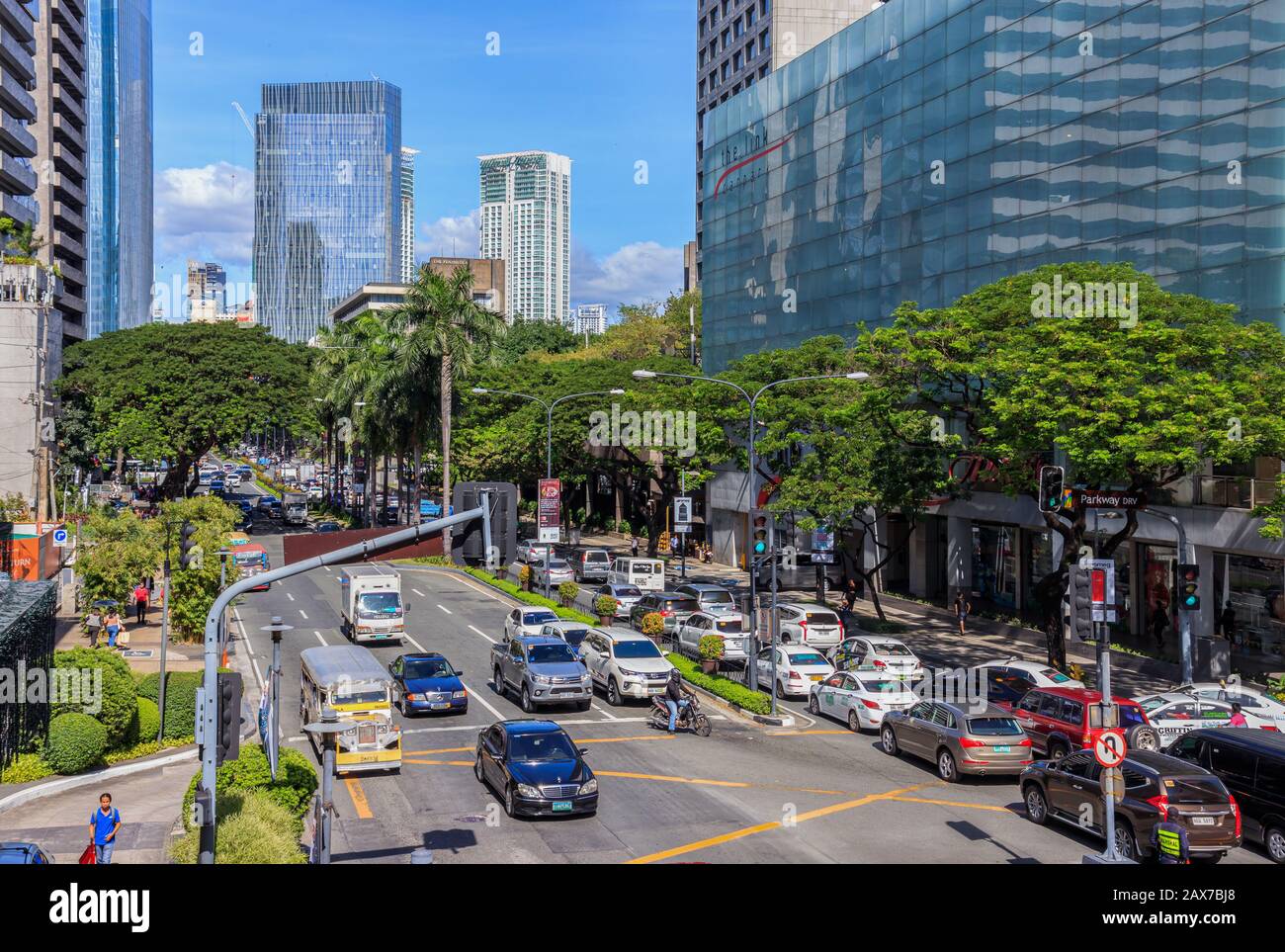 Makati, Metro Manila, Philippinen - 18. Dezember 2019: Straße in Makati Stockfoto