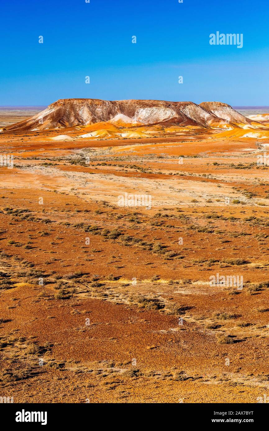 Die Breakaways sind eines der Outback-Juwelen von South Australia. Sie sind eine markante felsige Landschaft mit flachen Mesas. In der Nähe von Coober Pedy. Stockfoto