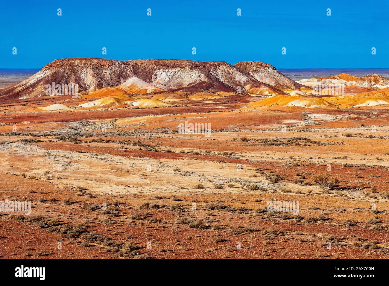 Die Breakaways sind eines der Outback-Juwelen von South Australia. Sie sind eine markante felsige Landschaft mit flachen Mesas. In der Nähe von Coober Pedy. Stockfoto