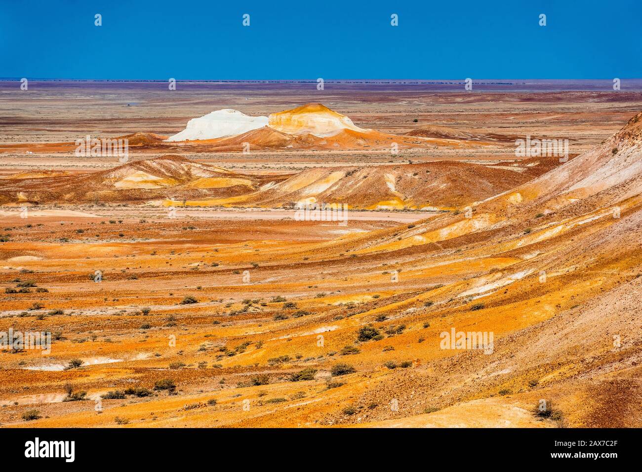 Die Breakaways sind eines der Outback-Juwelen von South Australia. Sie sind eine markante felsige Landschaft mit flachen Mesas. In der Nähe von Coober Pedy. Stockfoto