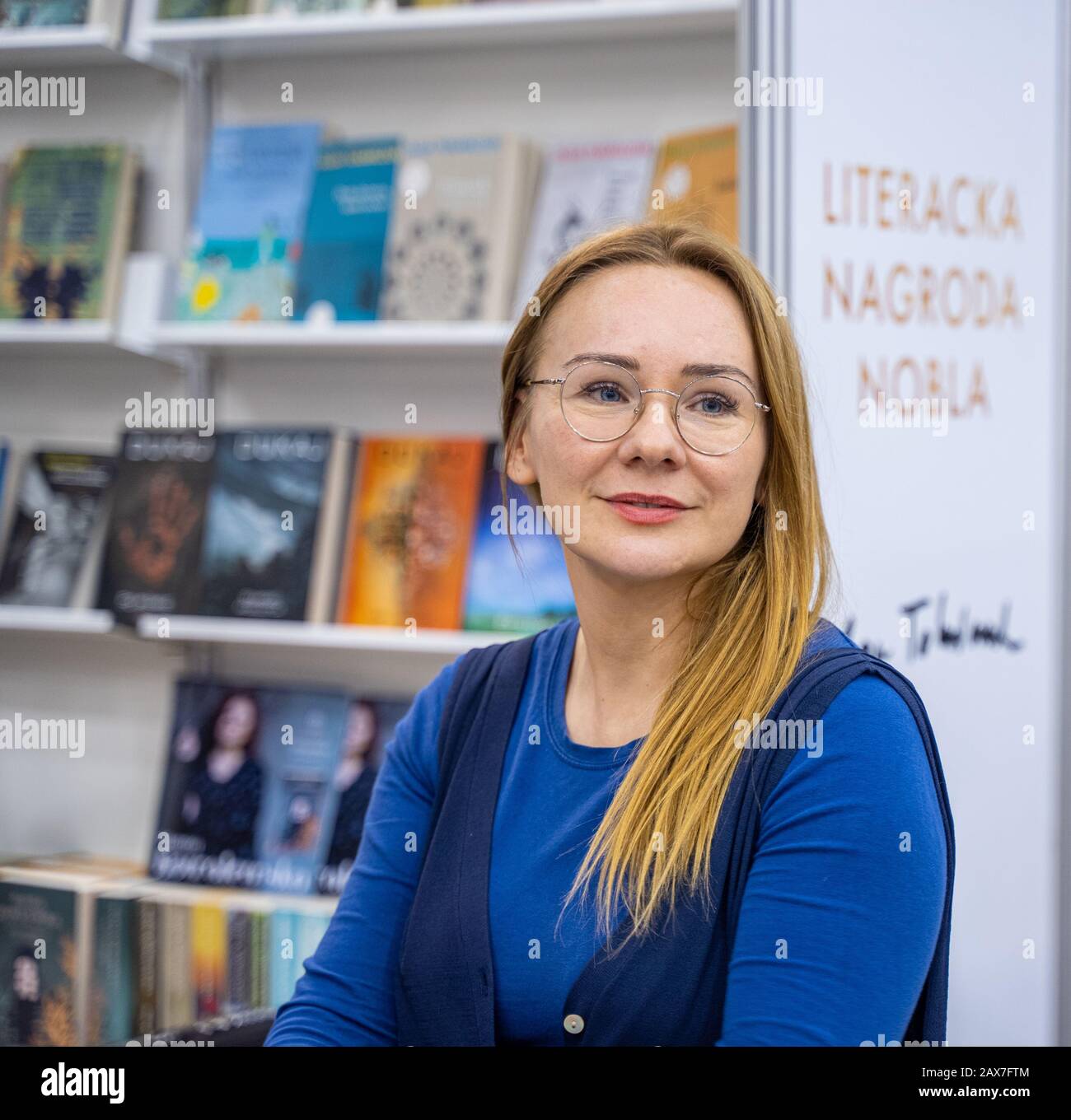 Katowice, Polen - 6. Bis 8. Dezember 2019: Buchautorin Martyna Bunda unterzeichnet Bücher während der Schlesischen Buchmesse 2019 in Katowice auf dem Internationalen Kongress C Stockfoto