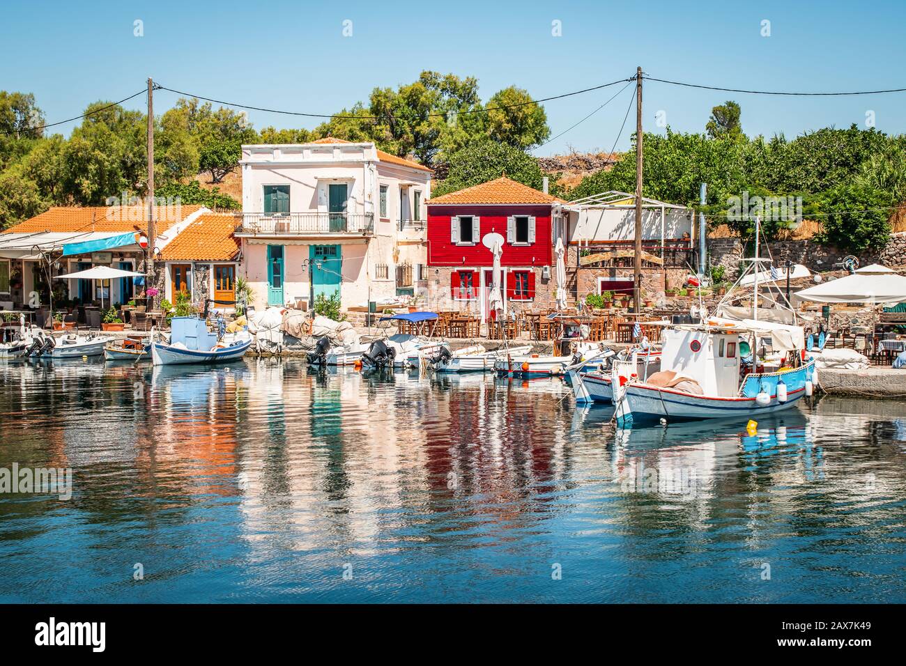 Blick auf Hafen und Stadt Molyvos (Mithymna), Insel Lesvos (Lesbos), Griechenland. Stockfoto
