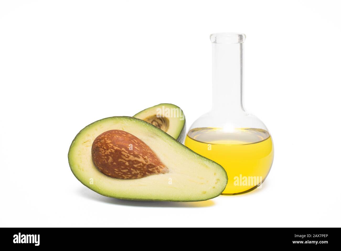 Avocado und Öl auf weißem Hintergrund Stockfoto