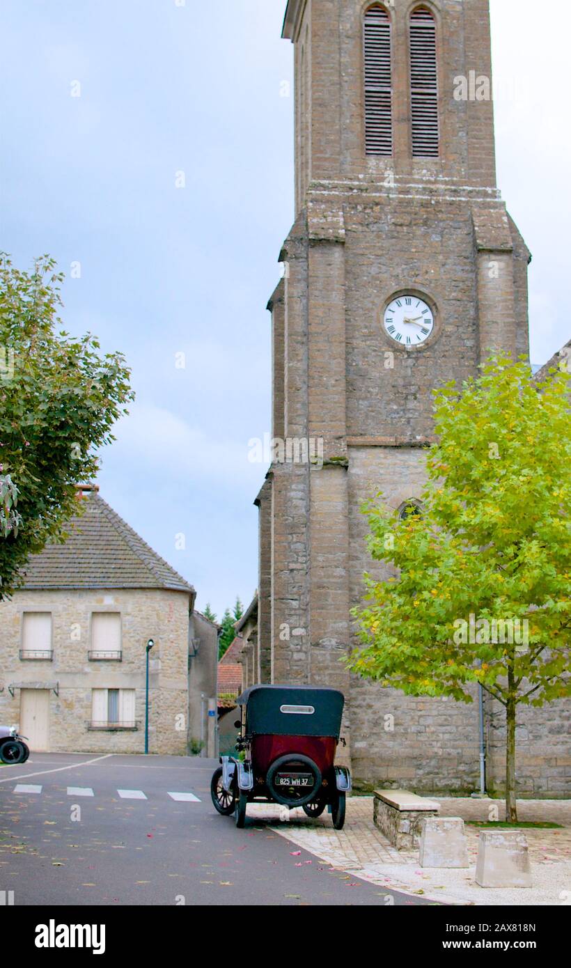 Ford Oldtimer während der Veranstaltung "Balade Perigord & Lot" am 3./4. Oktober 2015 im Süden Frankreichs. Stockfoto