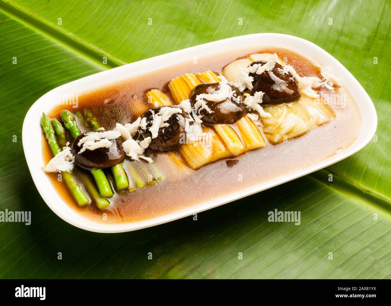 Gebratene Pilze mit Oystersoße, chinesischer Küche und asiatischer Küche umrühren Stockfoto