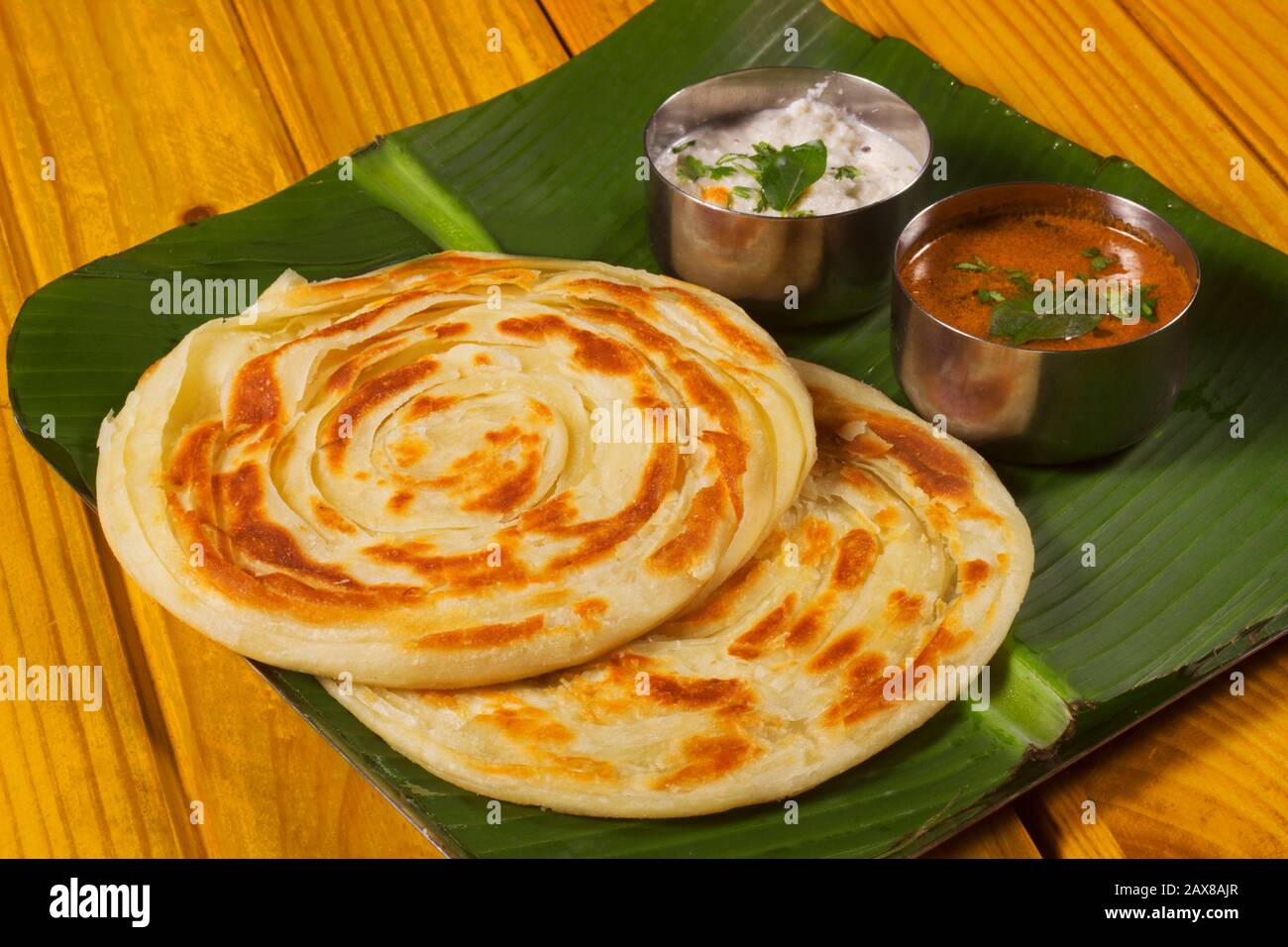 Kerala parotta, im Volksmund auch Paratha oder Porotta genannt, ist eine Delikatesse aus dem Bundesstaat Kerala Stockfoto