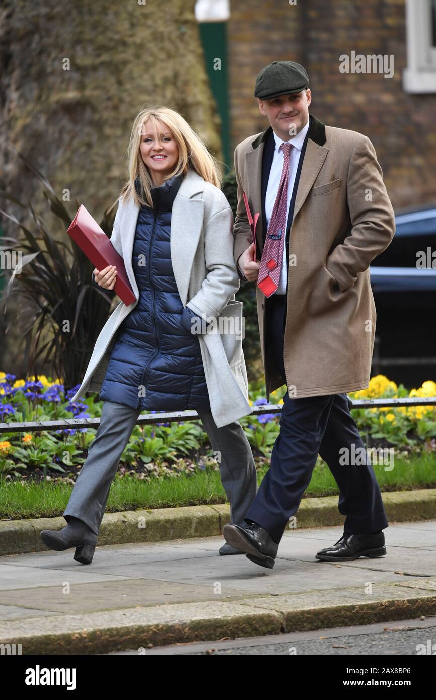 Staatsministerin für Wohnungsbau Esther McVey und Minister für das NordPowerhouse und Lokales Wachstum Jake Berry treffen in der Downing Street, London, zu einem Treffen des Kabinetts ein. Stockfoto