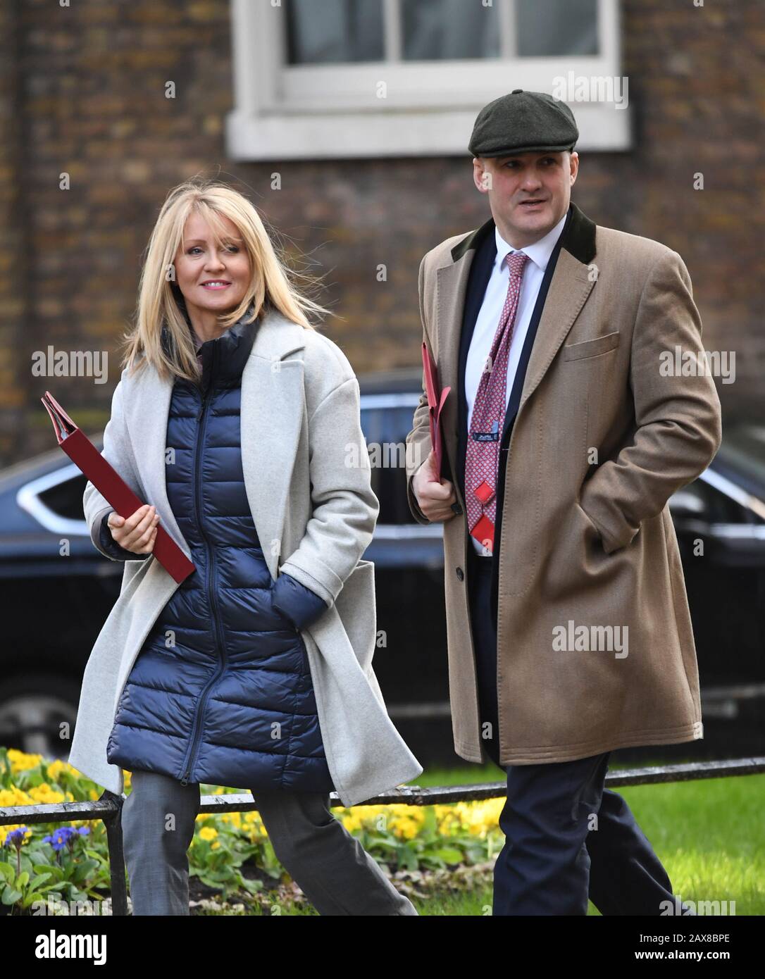 Staatsministerin für Wohnungsbau Esther McVey und Minister für das NordPowerhouse und Lokales Wachstum Jake Berry treffen in der Downing Street, London, zu einem Treffen des Kabinetts ein. Stockfoto