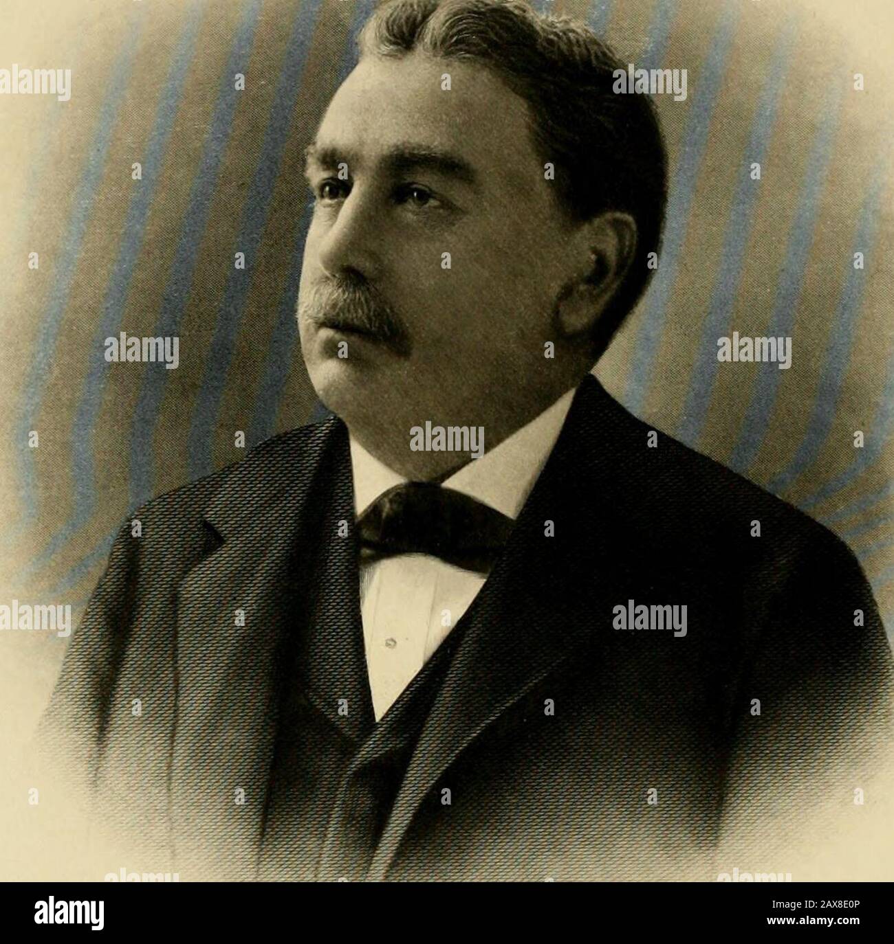 Eine Geschichte Kaliforniens und eine lange Geschichte seiner südlichen Küsten-Bezirke, die auch Biografien bekannter Bürger der Vergangenheit und Gegenwart enthielt. Stadt, in der er als stellvertretender Bezirksstaatsanwalt angestellt war. In den Jahren 1893kam er nach Escondido, wo er neben der hisprivaten Praxis ununterbrochen ascity Anwalt und Anwalt der Ersten Nationalbank war. Er arbeitete im Interesse der Steuerzahler und beteiligte sich aktiv an der Liquidationierung der Escondido-Anleihen, die 350.000 Dollar Kapitalsumme und 150.000 Dollar Zinsen betrugen.Durch seine Bemühungen, die in Harmonie mit anderen eng verbundenen Unternehmen agierten Stockfoto