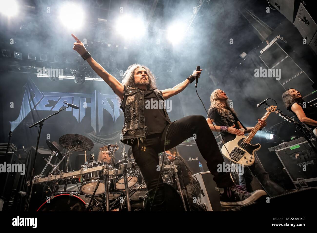 Oslo, Norwegen. Februar 2020. Die amerikanische Thrash-Metal-Band Tod Angel führt ein Live in Rockefeller in Oslo auf. Hier ist Sänger Mark Osegueda live auf der Bühne zu sehen. (Foto: Gonzales Foto - Terje Dokken). Stockfoto