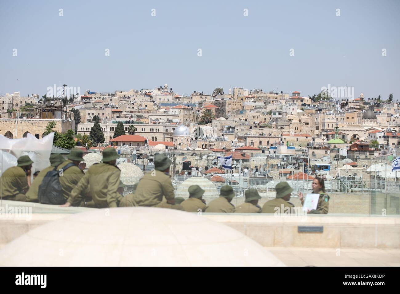 Eine Gruppe israelitischer Soldaten in einer Lektion in der Altstadt von Jerusalem Stockfoto