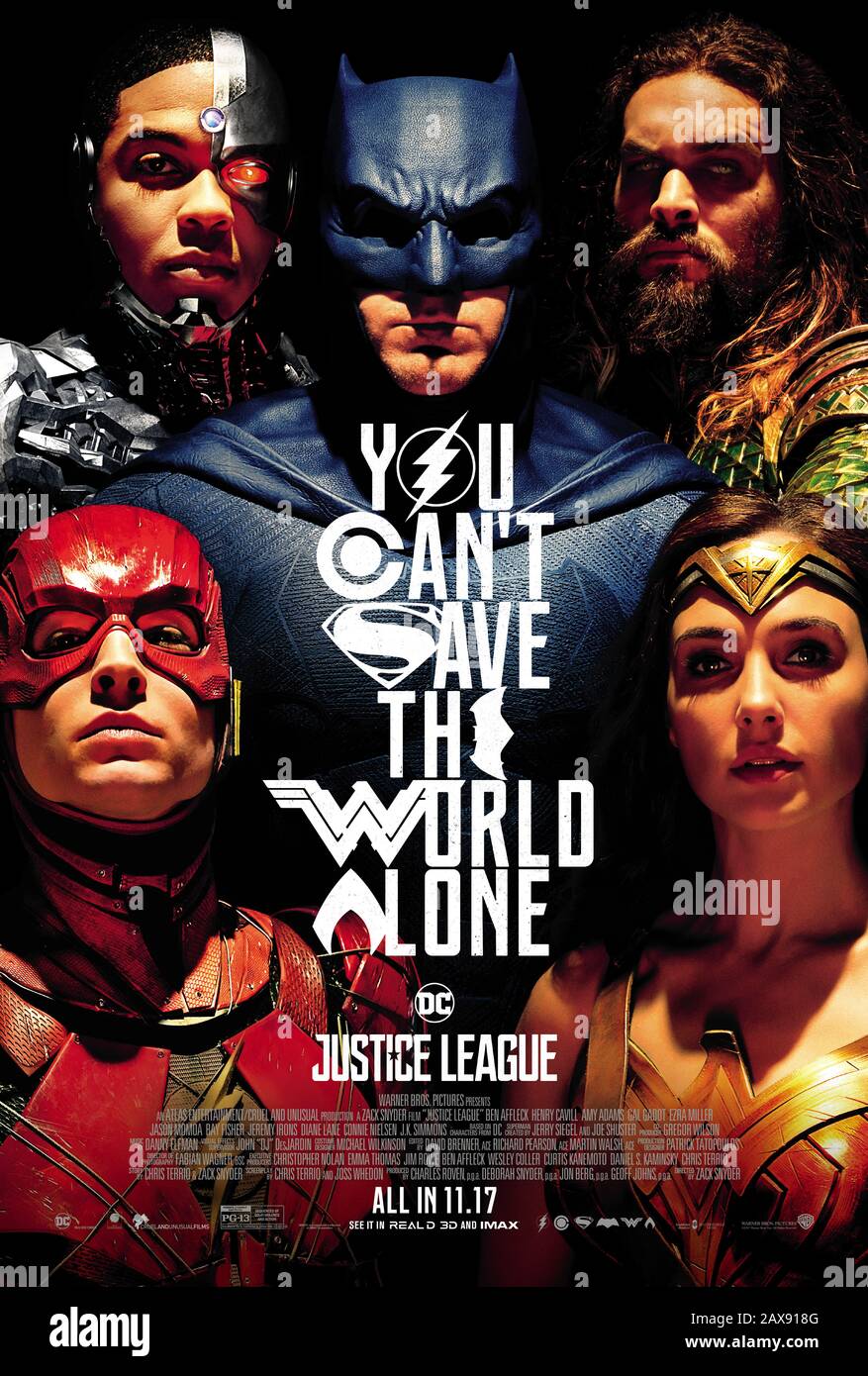 Justice League (2017) von Zack Snyder Regie und Hauptdarsteller Ben Affleck, Gal Gadot, Jason Momoa, Ezra Miller und Ray Fisher. Bruce Wayne sammelt, um ein Team zu Supervillain Steppenwolf kämpfen. Stockfoto