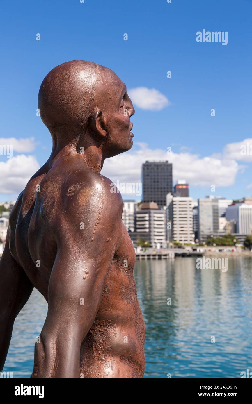 Trost der Windstatue, Wellington Skyline, Neuseeland Stockfoto