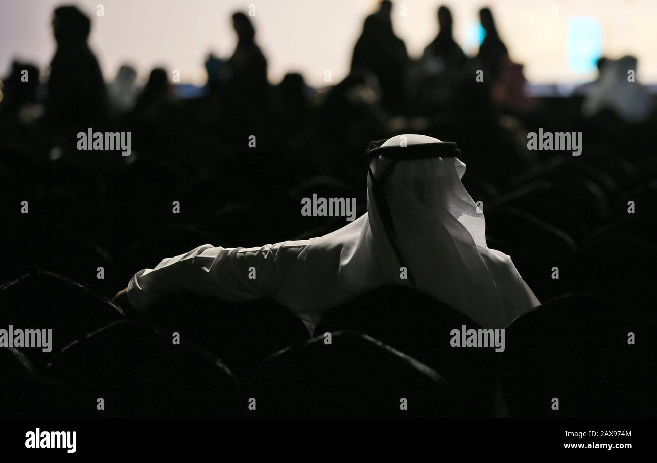 Emirati nimmt am Future Museum auf dem Regierungsgipfel in Dubai, Vereinigte Arabische Emirate 2015, mit. Stockfoto