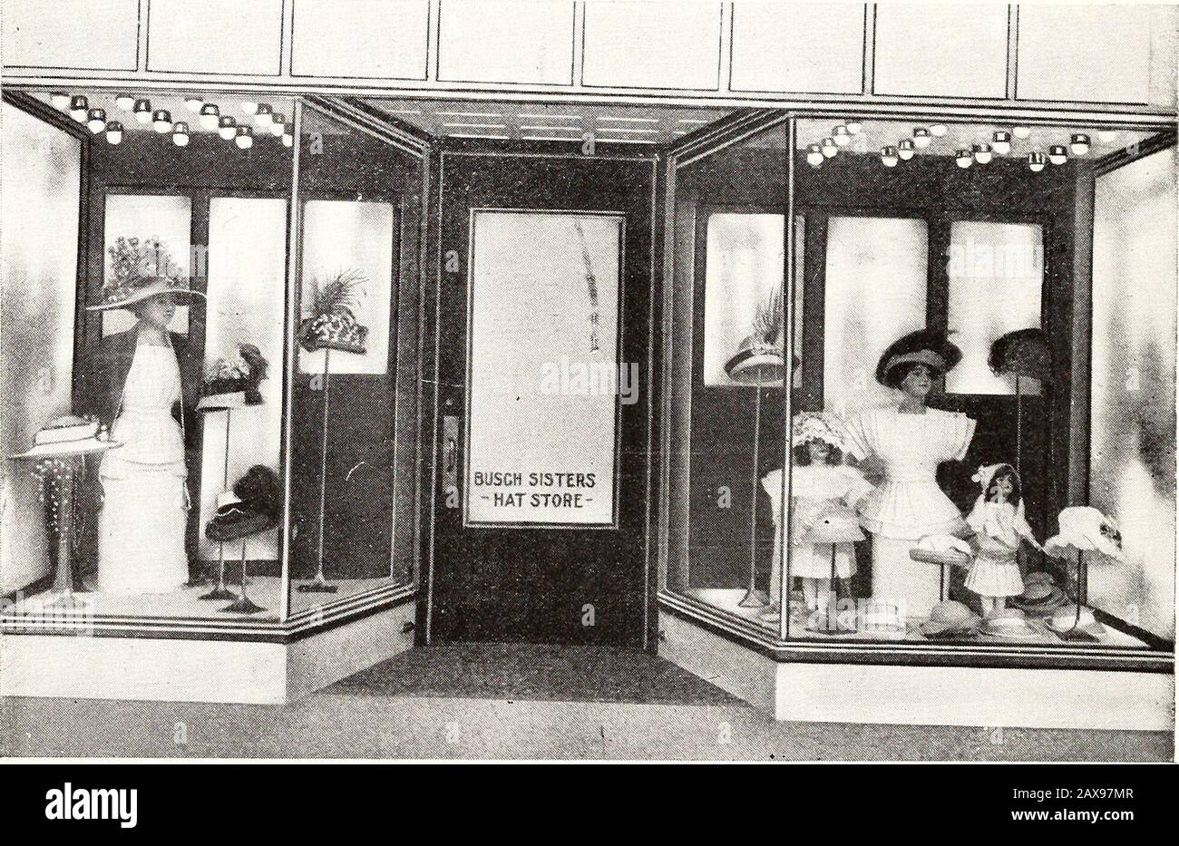 Erinnerungsbuch und Gemeindeführer der katholischen Kirche von StJohn the baptist ..Hot Springs, Arkansas. . , Joseph.Naquin, Maria. OMalley, Geo., 432 Central Ave. ONeill, Mr. Und Mrs. T. J., 800 WestGrand Ave. ONeill, Charles. ONeal, Mrs. L., Nebraska House, Ben-Ton St. Poggy, Walter, Barry Hospital, GrandAve. Potter, Mr. Und Mrs. R. J., 311 Pros-Pect Ave. Peck, Geo., Arlington Hotel Clerk. Prudhomme, Prudhomme, Alcibiade. Prudhomme, Anastase. Preis, Frau Gus., Grand Ave. Preis, Marie. Preis, Helena. Preis, Julia. Reis. Mrs. Ill Grove St.Rayburn, Mrs., Ozark Sanitarium.Reading, Mrs. Kate Stockfoto