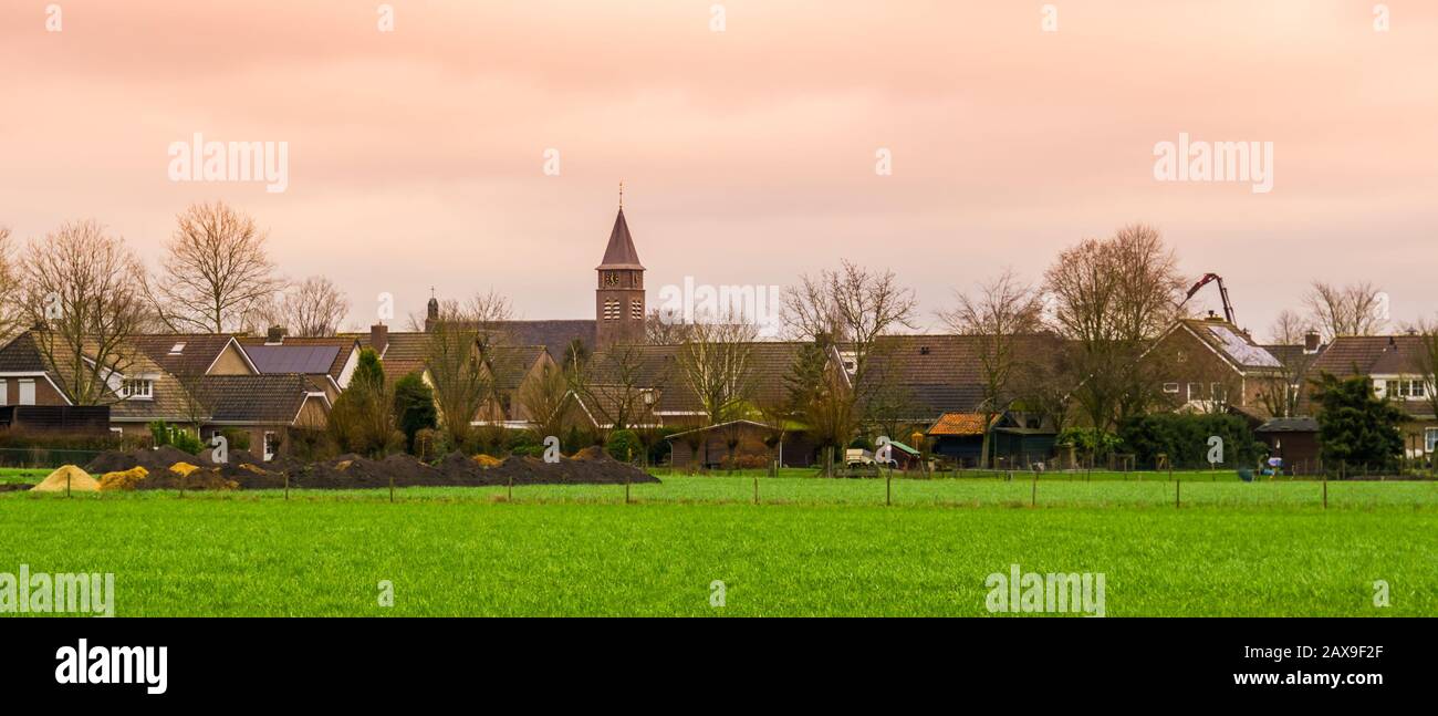 Skyline von Rucphen ein kleines rustikales Dorf in Nordbrabant, Niederlande Stockfoto