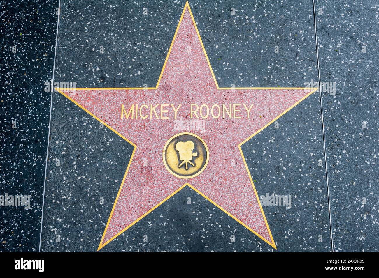 Mickey Rooney Star auf Hollywood Walk of Fame in Hollywood, Kalifornien. Mickey Rooney war ein US-amerikanischer Schauspieler und Komiker, der von 1922 bis 2014 aktiv war. Stockfoto