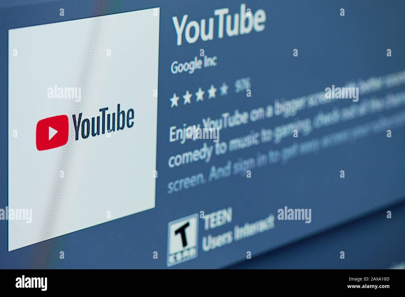 New York, USA - 11. Februar 2020: YouTube App für xbox auf tv-Bildschirm Nahaufnahme Stockfoto