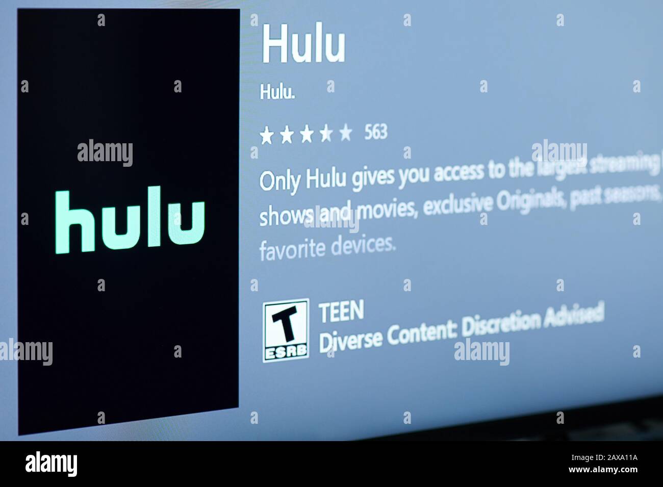 New York, USA - 11. Februar 2020: Hulu Streaming-App für xbox auf tv-Bildschirm Nahaufnahme Stockfoto