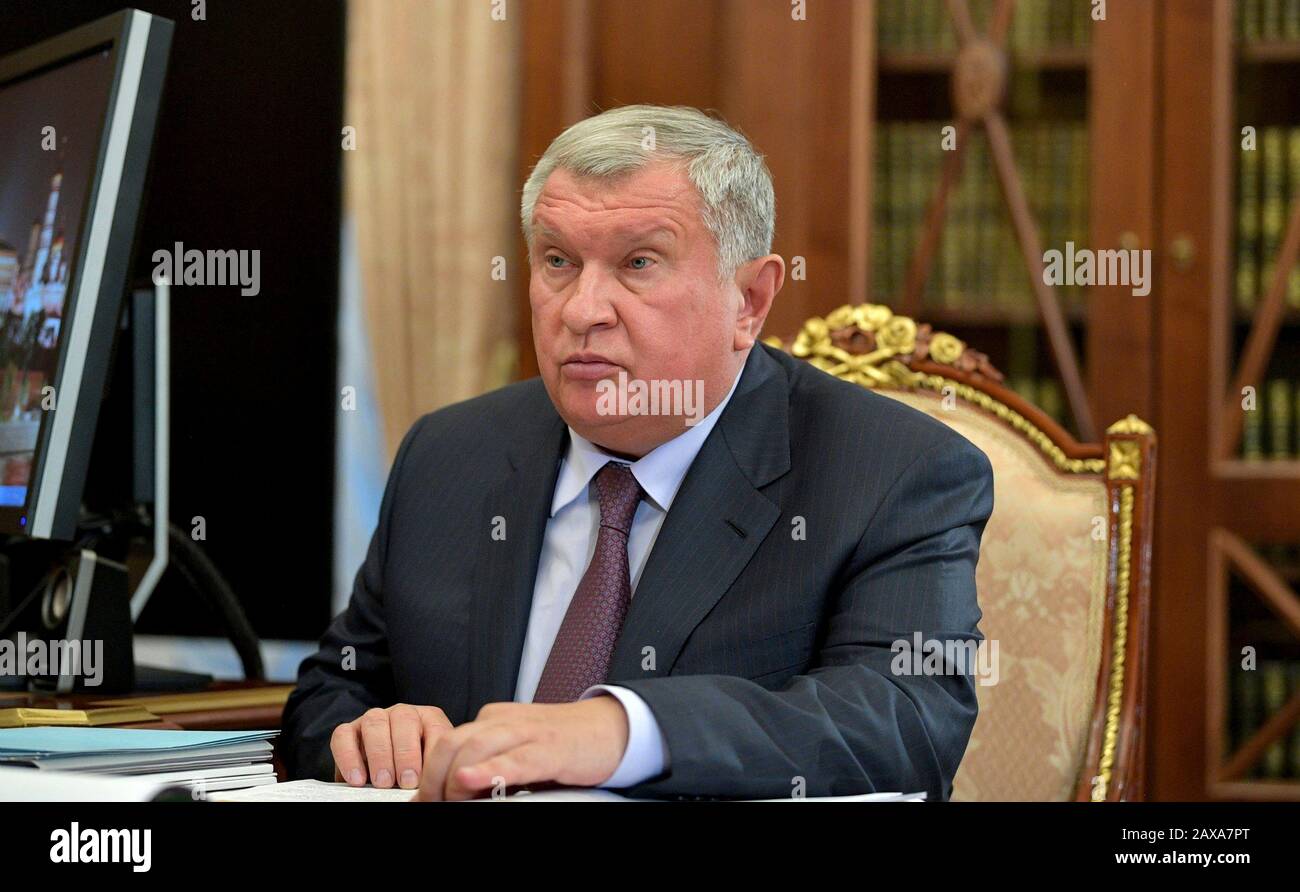 Moskau, Russland. Februar 2020. Igor Sechin, CEO von Rosneft, anlässlich eines Arbeitstreffen mit dem russischen Präsidenten Wladimir Putin, um die Unternehmensperformance in und zukünftige Pläne im Kreml vom 10. Februar 2020 in Moskau, Russland zu besprechen. Kredit: Alexei Druzhinin/Kremlpool/Alamy Live News Stockfoto
