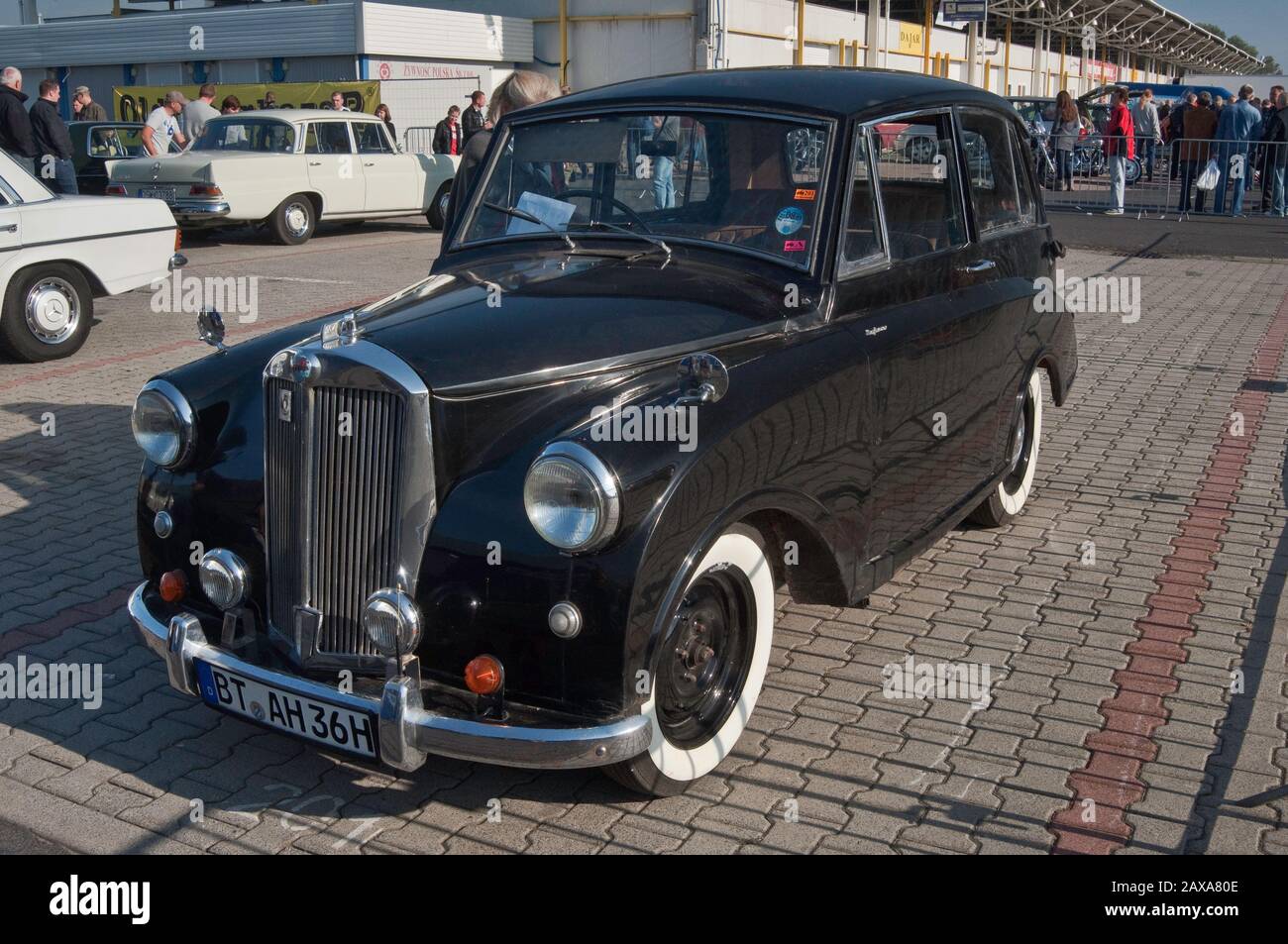 1953 Triumph Mayflower, britischer Oldtimer auf der Oldtimer Bazar Messe in Wroclaw, Niedermösien, Polen Stockfoto