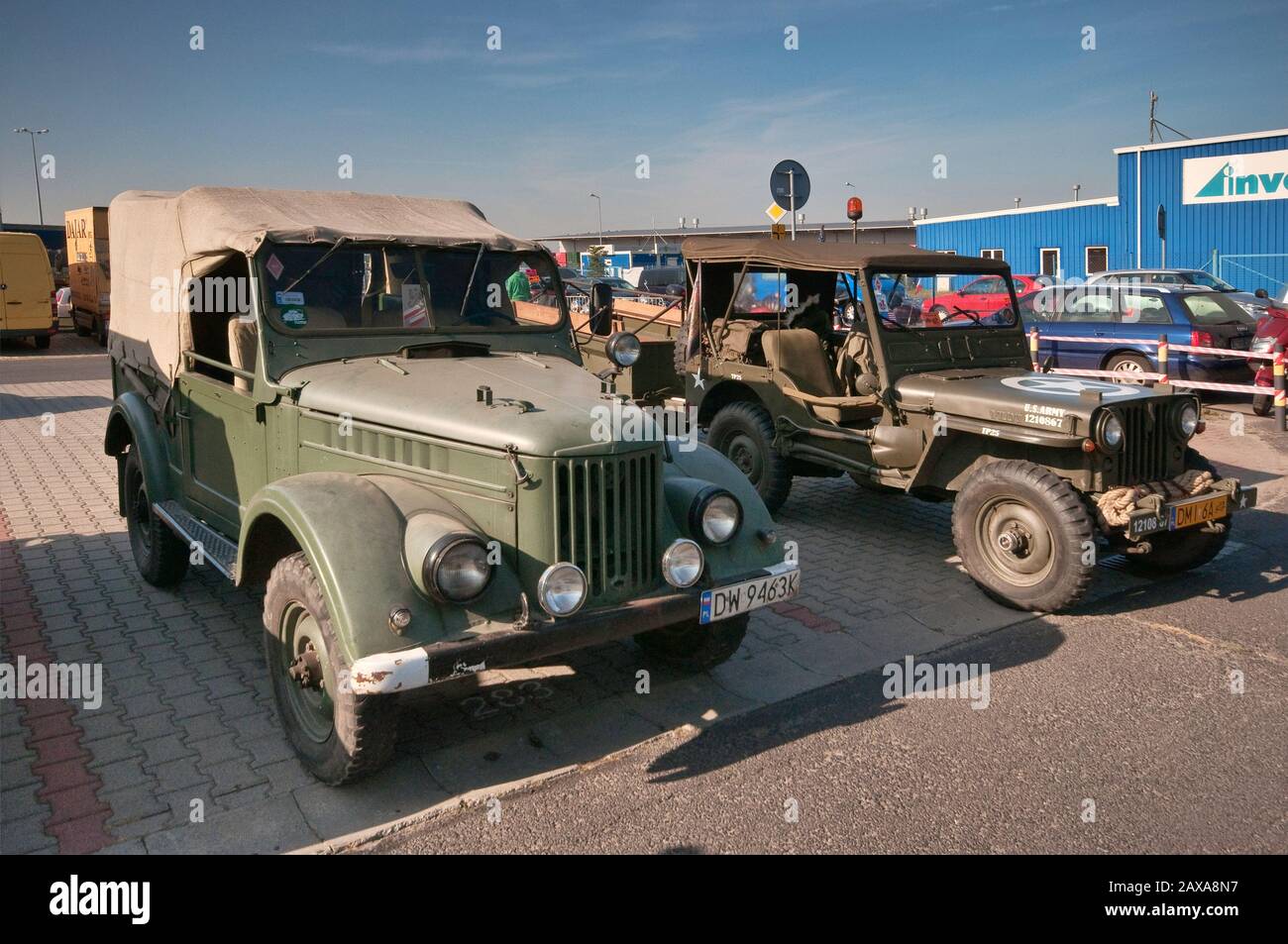 GAZ-69 aus den 1950er Jahren, sowjetischen leichten LKW und amerikanischen Willys MB jeep, Oldtimer Bazar in Wroclaw, Niedermösien, Polen Stockfoto