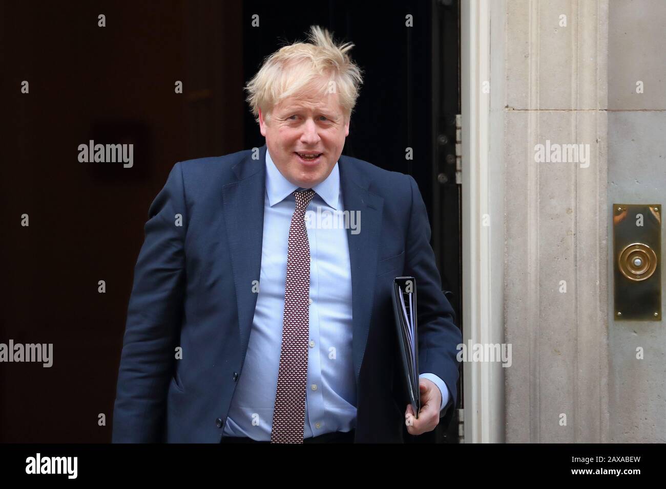 London, Großbritannien. Februar 2020. Optimistischer Premierminister Boris Johnson verlässt die Downing Street nach dem wöchentlichen Kabinettstreffen. Credit: Uwe Deffner/Alamy Live News Stockfoto