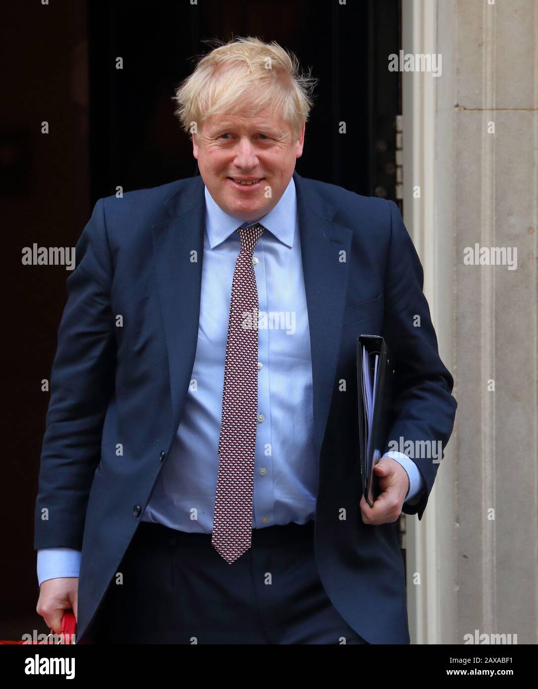 London, Großbritannien. Februar 2020. Optimistischer Premierminister Boris Johnson verlässt die Downing Street nach dem wöchentlichen Kabinettstreffen. Credit: Uwe Deffner/Alamy Live News Stockfoto