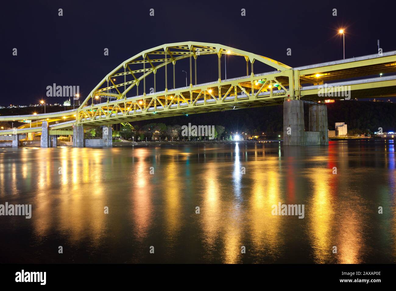 Fort Duquesne Bridge über Allegheny River, Pittsburgh, Pennsylvania, USA Stockfoto