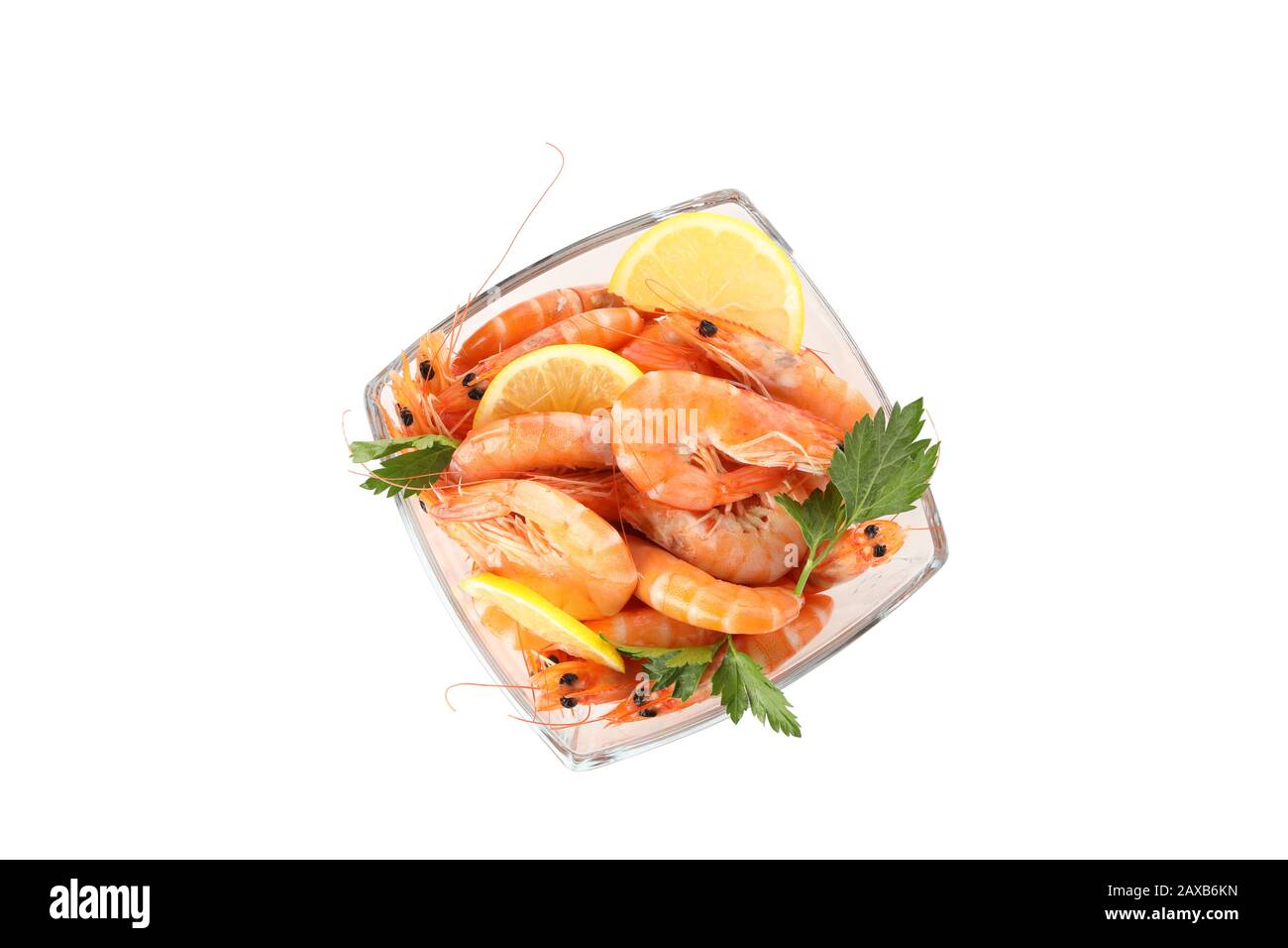Quadratische Schüssel mit Garnelen, Petersilie und Zitrone isoliert auf weißem Hintergrund Stockfoto