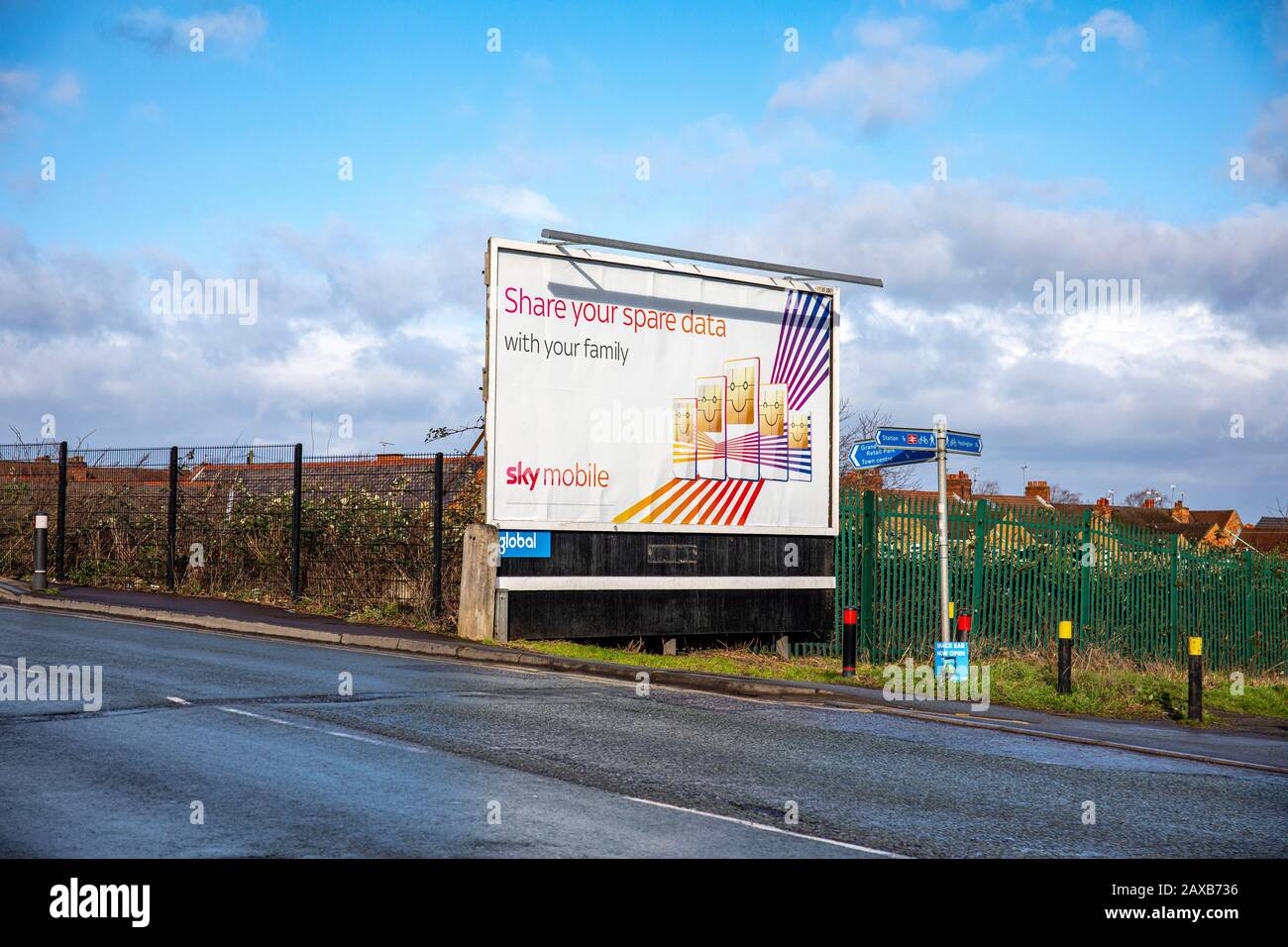 Reklametafel Werbung Sky Mobile UK Stockfoto