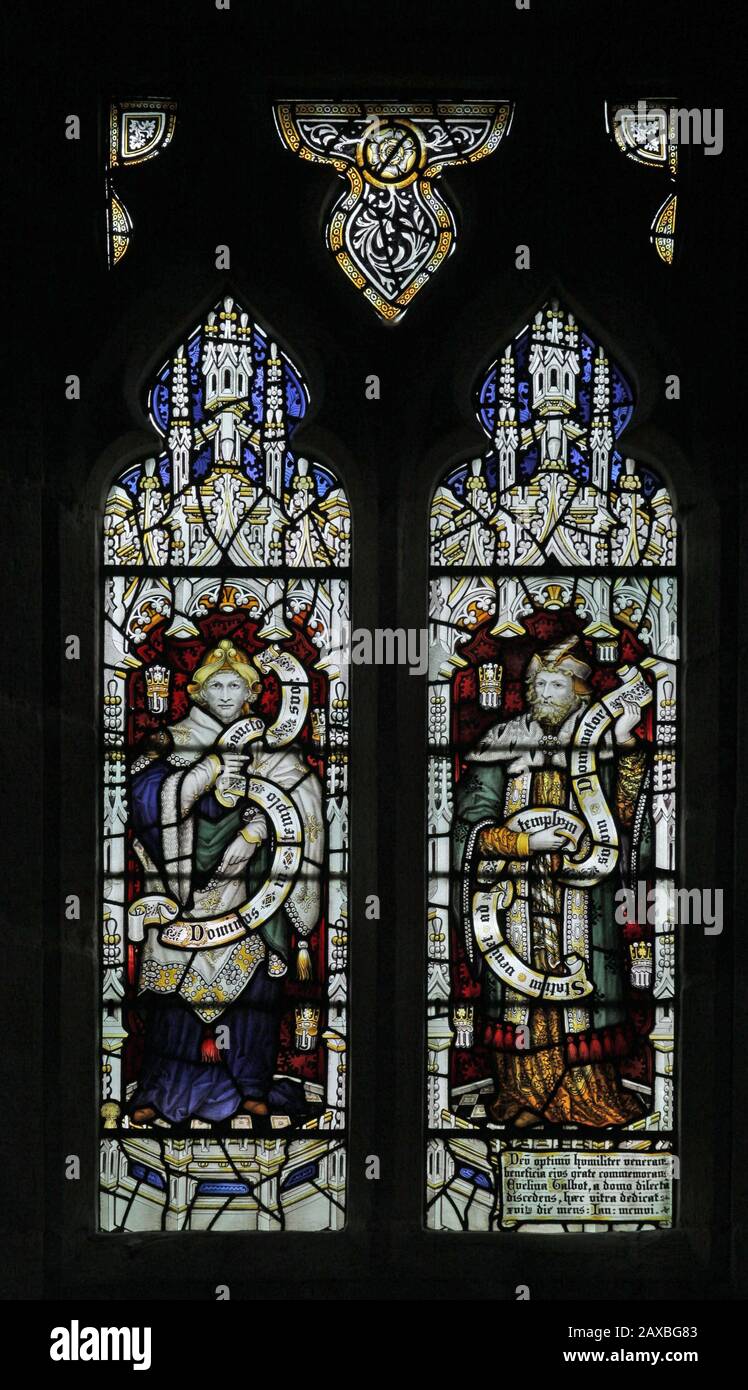 Ein Glasfenster von C E Kempe & Co. Mit den Propheten Des Alten Testaments Habakkuk und Malachi, St Editha's Church, Church Eaton, Staffordshire Stockfoto