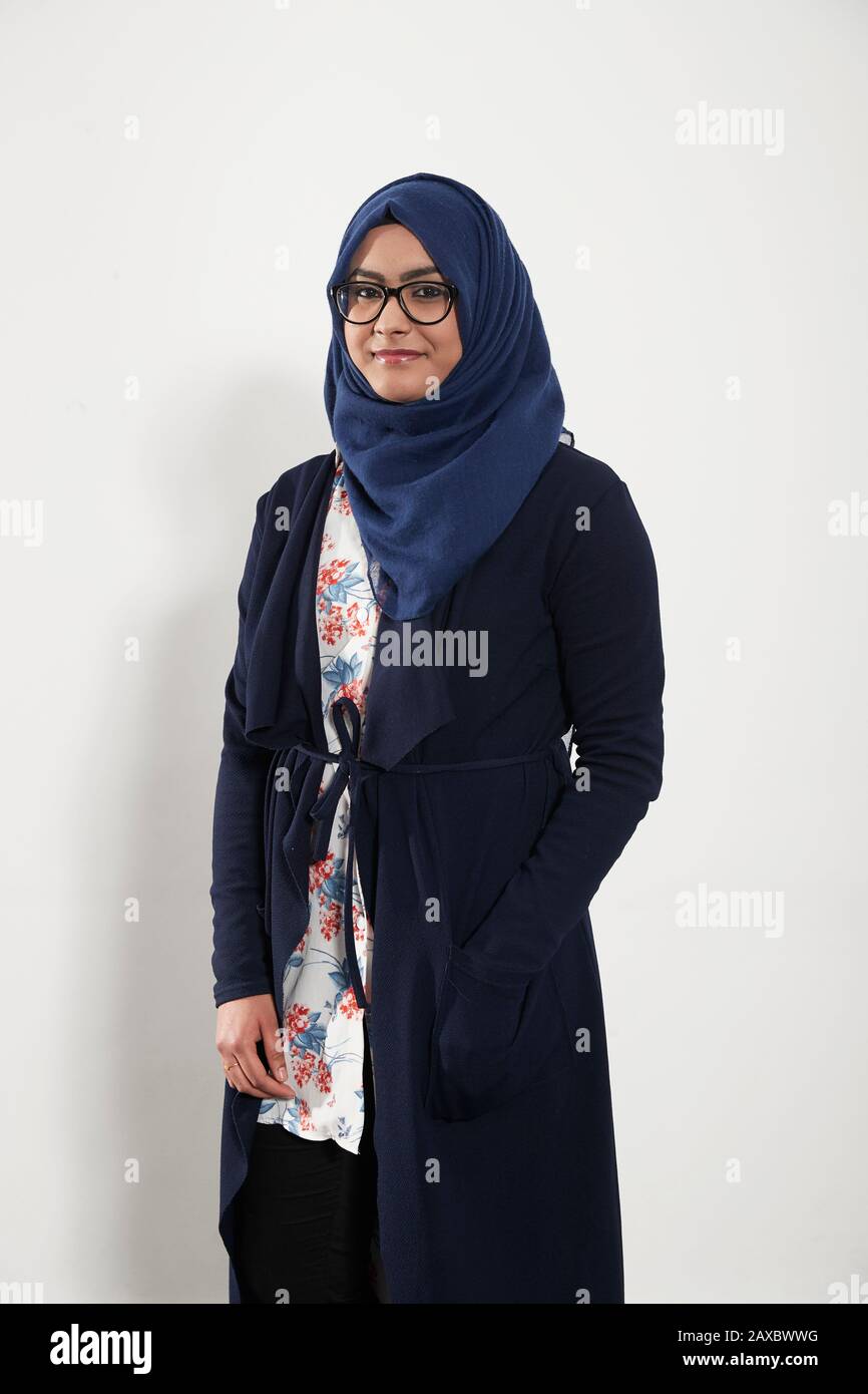 Portrait zuversichtlich Jugendmädchen hijab tragen Stockfoto