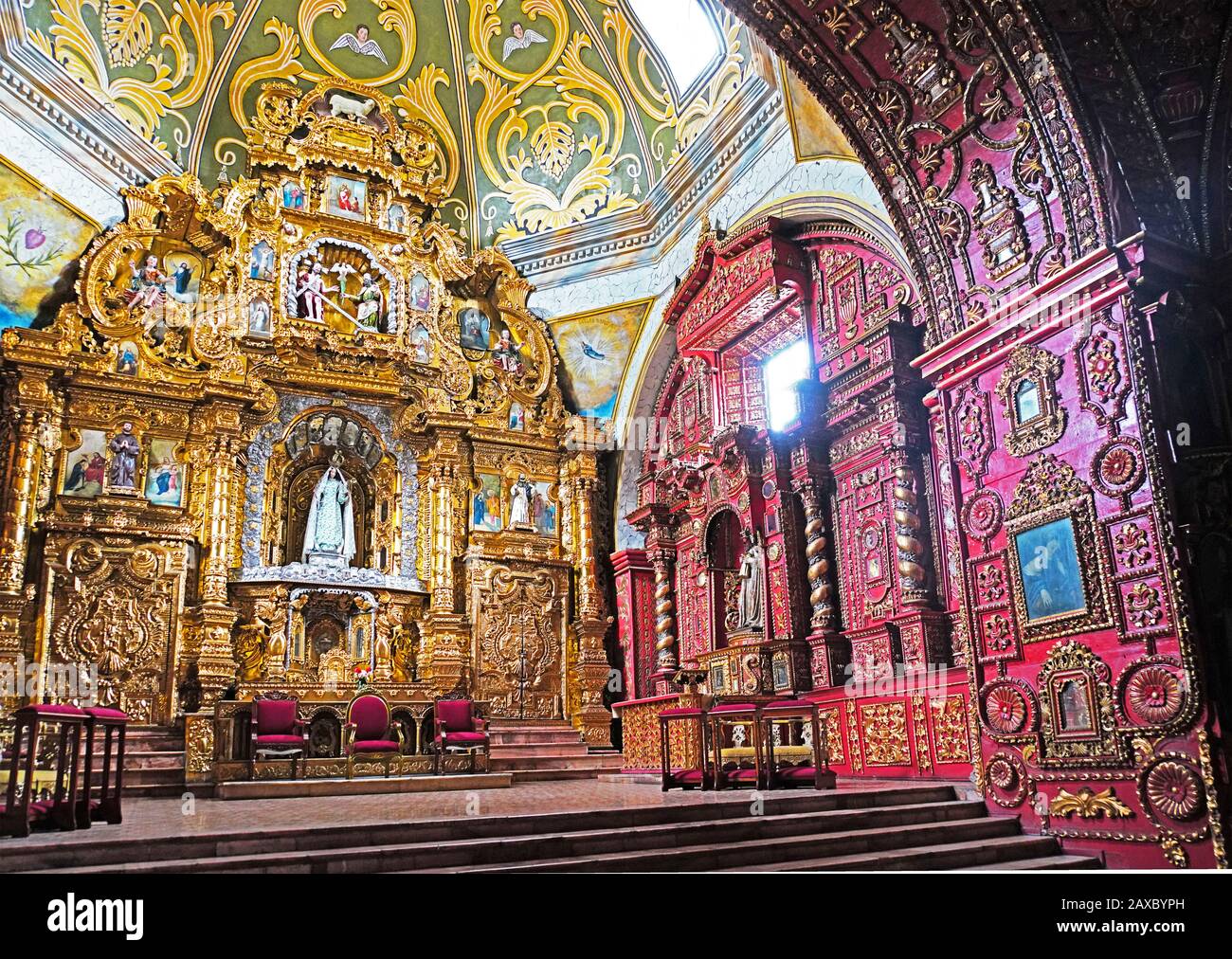 Kapelle La Campillia del Rosario im italienischen Stil im Stil des Barock in der Kathedrale von Santo Domingo in Der Altstadt von Quito, Ecuador. Stockfoto