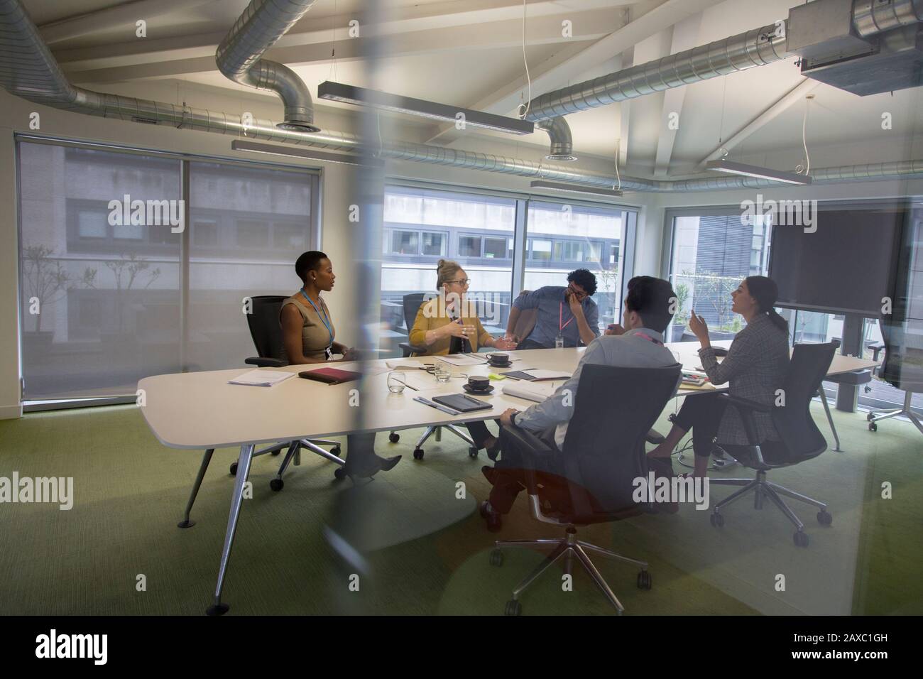 Geschäftsleute in Zimmer Tagung Stockfoto