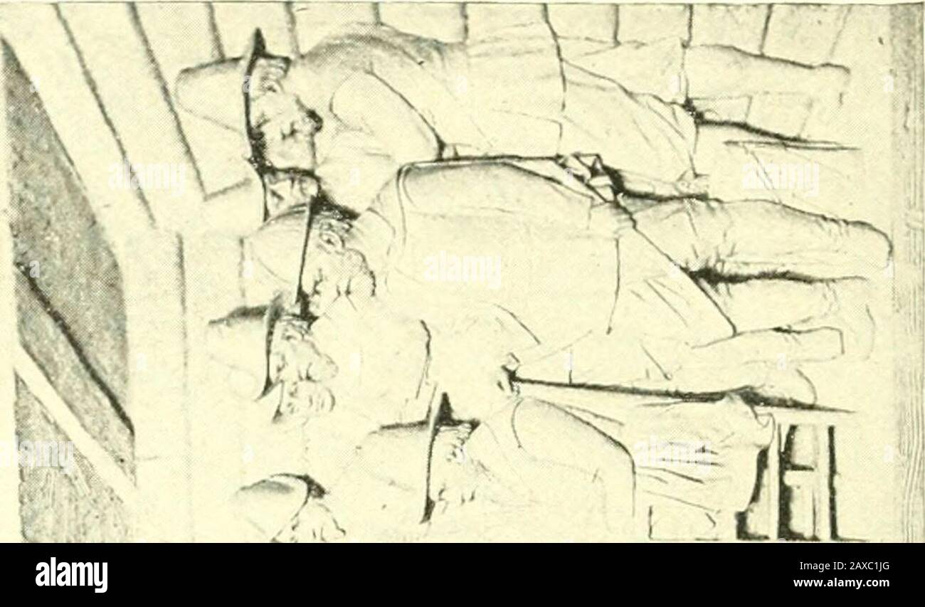 Leitfaden zu historischen Plymouth. Orte und Objekte von Interesse . Gesichter projizieren vier Strebepfeiler oder Flügelsockel. Auf dem Hauptsockel steht eine Glaubensfigur. Ein Fußtreter auf dem Vorderfelsen; in der linken Hand hält sie eine Bibel: Mit der rechten Erhebung zeigt sie in den Himmel. Wenn sie nach unten blickt, was sie anspricht, scheint sie sie zu einem Vertrauen in eine höhere Macht zu rufen. Auf jedem der vier kleineren oder Flügelpodest sitzt eine sitzende Figur, sie sind symbolträchtig von 9. LILL Stockfoto