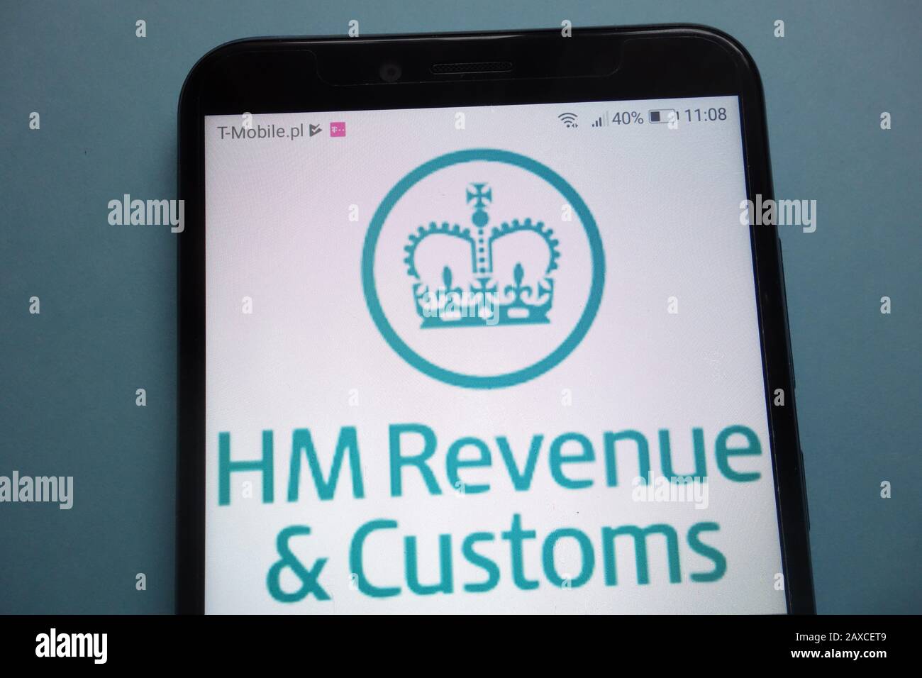 HM-Logo für Umsatz und Zoll auf dem Smartphone Stockfoto