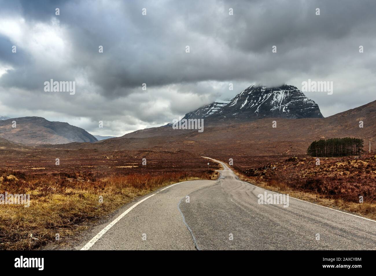 A896 Road zwischen Torridon Village und Kinlochewe, Scottish Highlands Stockfoto