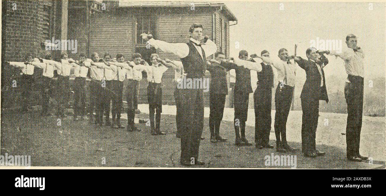 Eine Geschichte von Rom und Floyd County, Bundesstaat Georgia, Vereinigte Staaten von Amerika; darunter zahlreiche Vorfälle von mehr als lokalem Interesse, 1540-1922 . ho wird das Shorter College in Rom besuchen, sind die ol-lowing: Vermisst Rebecca Yeargan, Virginia Penn, Patti Berry, Olyra Horton, Ruby Mae Sherard, Ruby Mae Ward, Emma Jane Hanna, Geraldine McKenzie, Lillian Venable, Evelyn Cantrell, Mary Warters, May Morton, Elizabeth Ram-cy, Miriam McConnell, Minette Weems, Sarah Glover, Mabel Owens, Edithenzie McKenzie und Isabel Bross. 9, 1921. Home-Coming Queen-Teilnehmer, 1921.- Louise Berry (Gewinnerin), Betty Betts, An Stockfoto