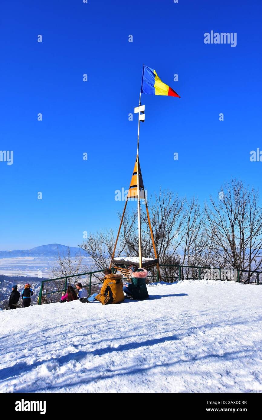 BRASOV, RUMÄNIEN - 9. Februar 2020. Sport und Erholung auf Tampa Peak, Karpatengebirge, Brasov City, Rumänien. Stockfoto