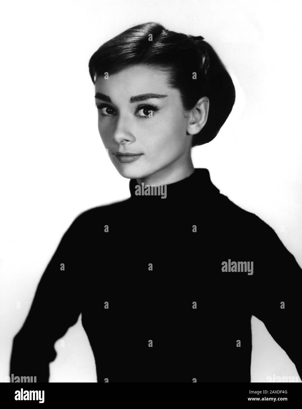 1954:DIE FILMSCHAUSPIELERIN AUDREY HEPBURN IN SABRINA VON BILLY WILDER - COMEDY - DIVA - DIVINA - NICHT FÜR PUBBLICITY - NICHT FÜR WERBEZWECKE - NICHT FÜR GADGETS - NICHT PRO USO PUBBLICITARIO - NICHT PRO GADGETS --- ARCHIVIO GBB Stockfoto