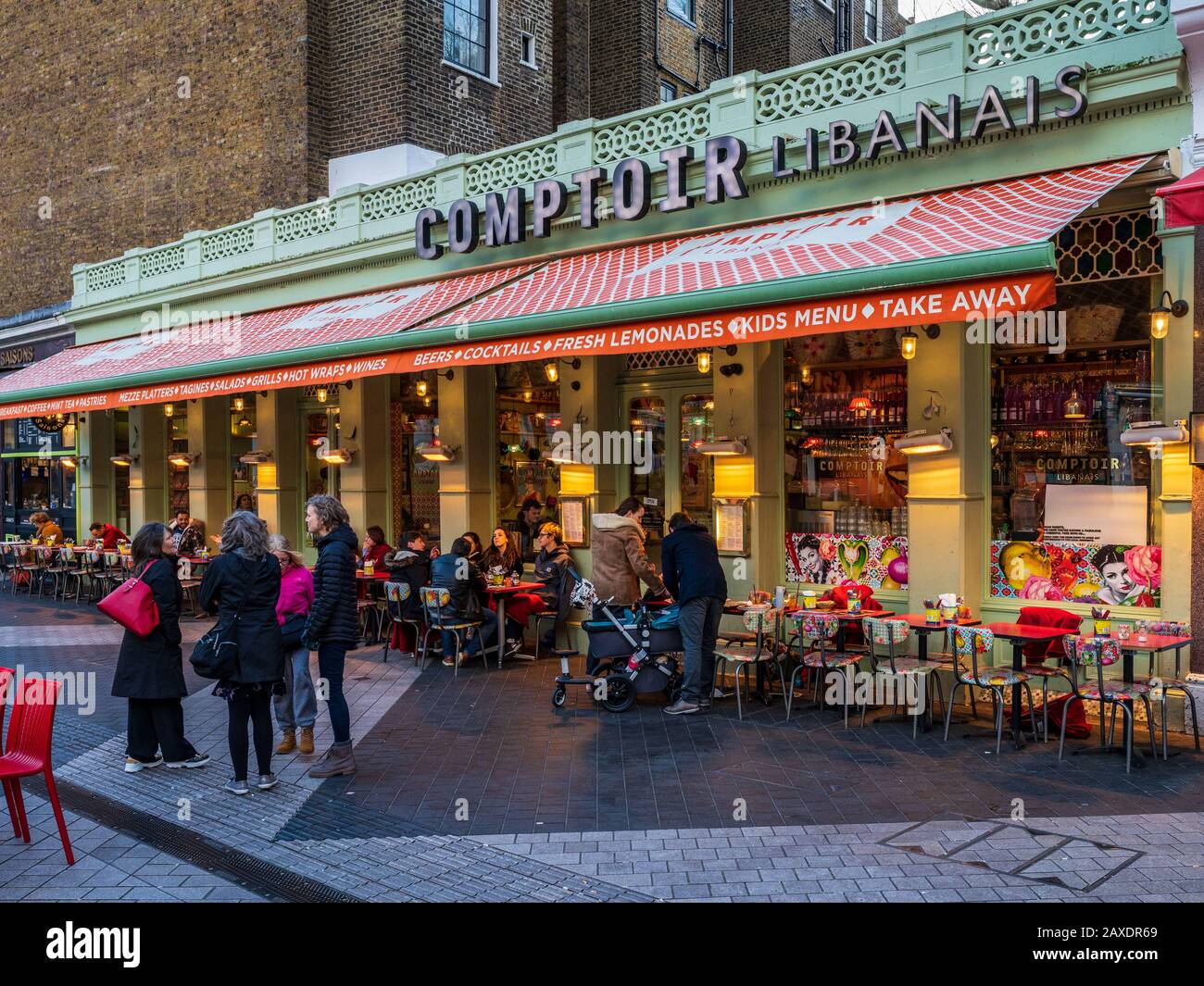 Comptoir Libanais Restaurant South Kensington London - libanesisches Kantinenrestaurant Teil einer kleinen Kette. 2008 Gegründet. Stockfoto