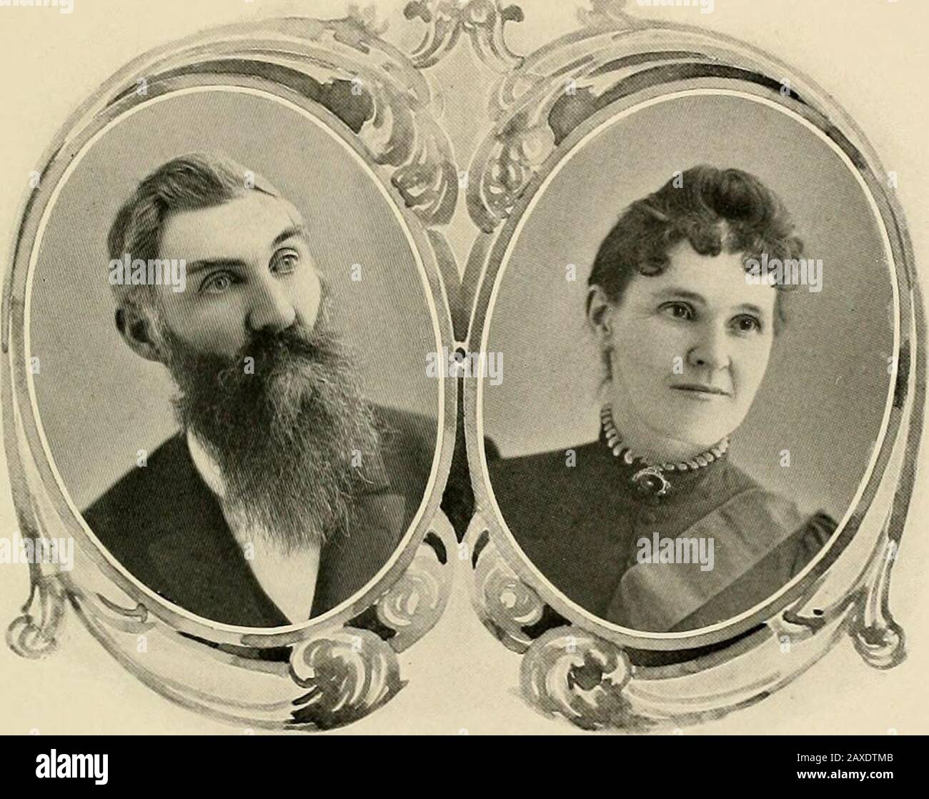 Geschichte der Grafschaften allen und Woodson, Kansas: Mit Porträts bekannter Persönlichkeiten dieser Bezirke verschönert, mit Biografien unserer repräsentativen Bürger, Einschnitten öffentlicher Gebäude und einer Karte der einzelnen Bezirke . Nordwestviertel der Stadt 8, Gemeinde 25, Bereich 21, es gab nur wenige Personen, die nun Nachbarn betäuben konnten. Die Sapps, Culbertsons, Moores und die Armstrongswaren gehörten zu den naheliegenden Siedlern und das Viertel galt als so weit entfernt wie Nortons, westlich von Moran, auszudehnen. Die Post-ofKce war oldElsmore und es gab nichts zu verhindern, dass man den kürzesten Cutto jedes Desir nimmt Stockfoto