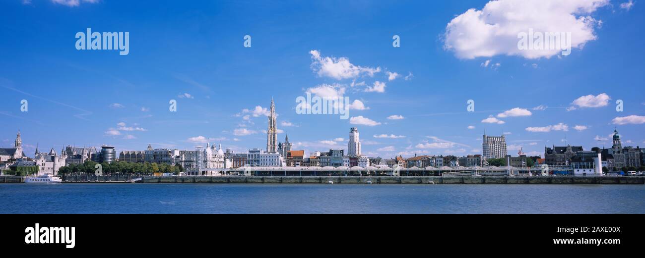 Gebäude an der Küste, Antwerpen, Belgien Stockfoto